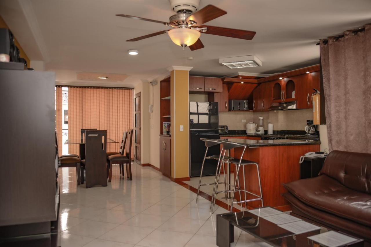 Calle 8 Suites เมเดยิน ภายนอก รูปภาพ